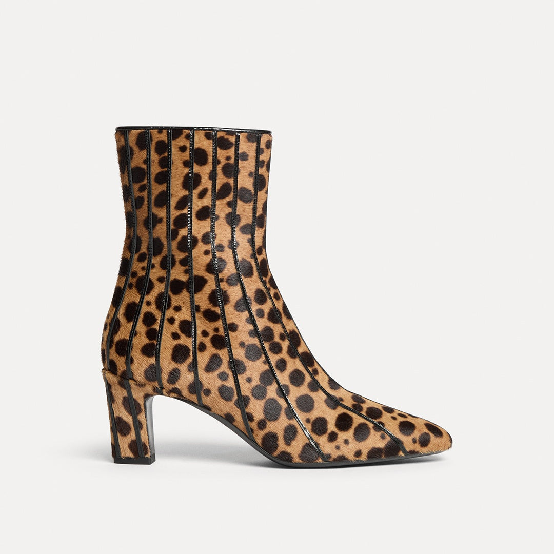 A FINE LINE BOOT